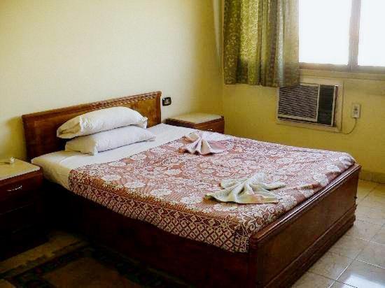 Memnon Hotel Aswan Bagian luar foto